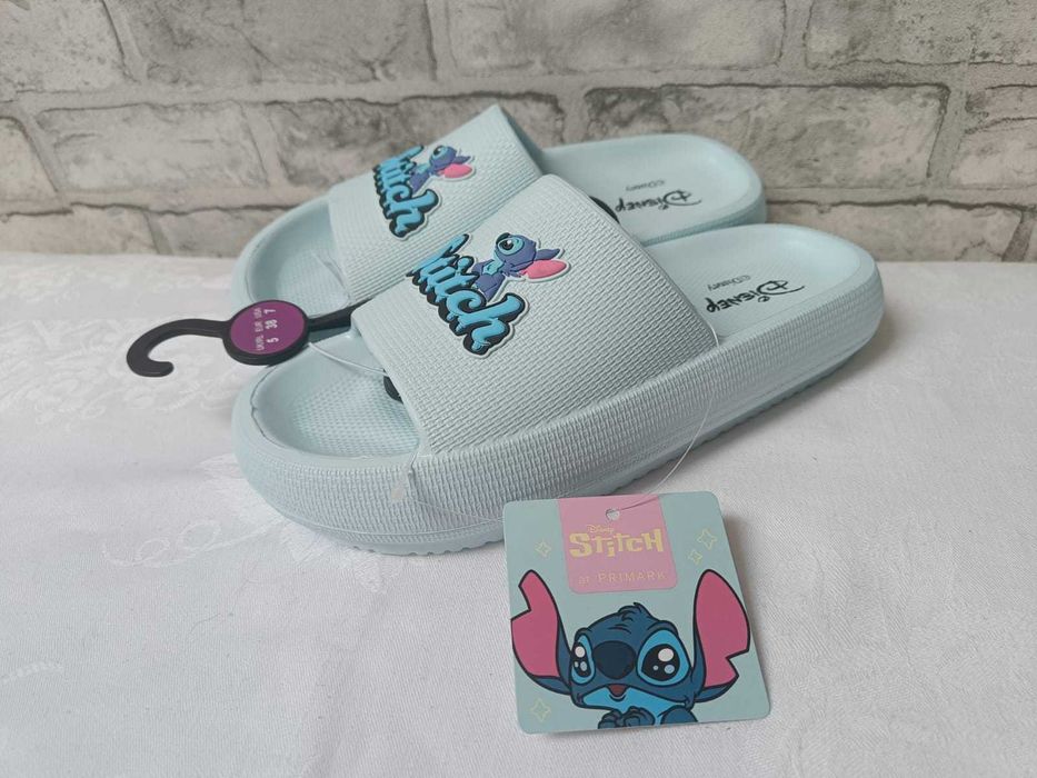 Modne klapki Disney Stitch na grubej podeszwie PRIMARK