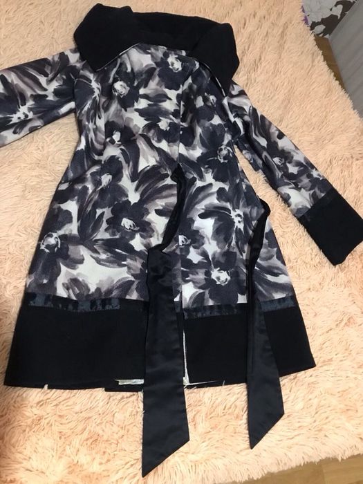 пальто , размер 44-46 ( М ) С актуальным цветочный принт.