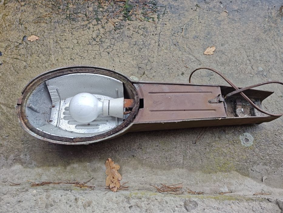 Mesko OUR 125 oprawa lampa latarnia uliczna PRL