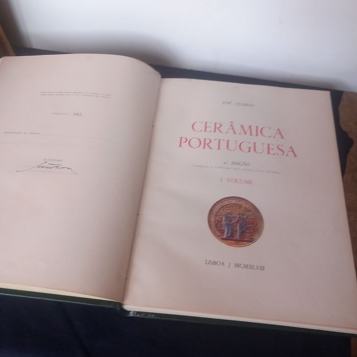 Livro "Cerâmica Portuguesa " 2 vol..