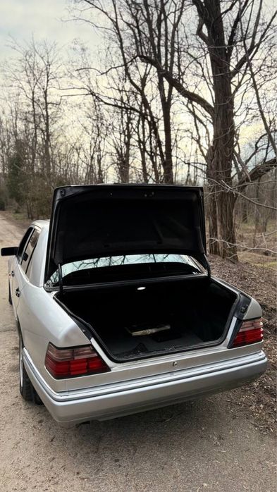 Продам MERCEDES 124