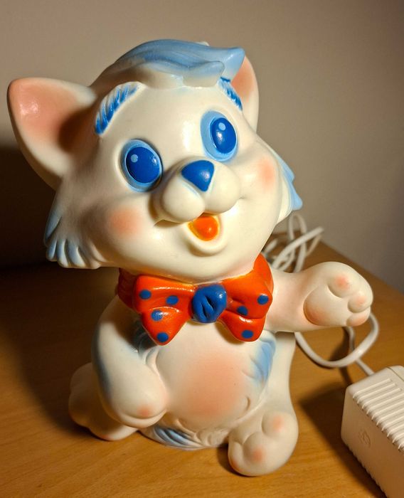 Candeeiro de criança antigo. Gatinho Disney