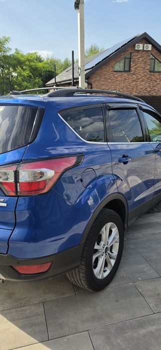 автомобиль  ford escape