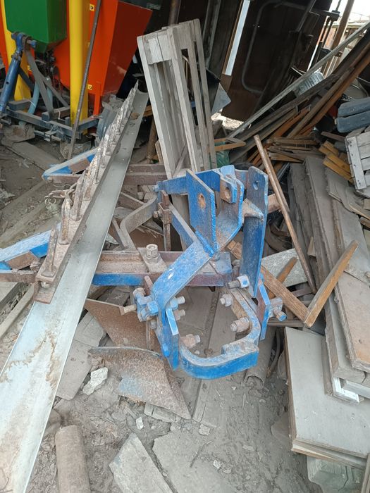 Плуг двокорпусний