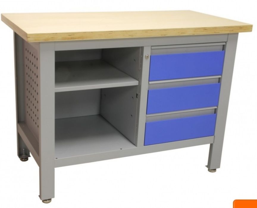 Bancada de trabalho profissional com tampo de madeira. AP28