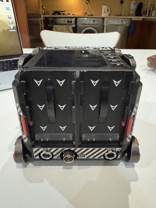 RED KOMODO 6k + baterias+angelbird 512gb+leitor de cartao+cage+adapt