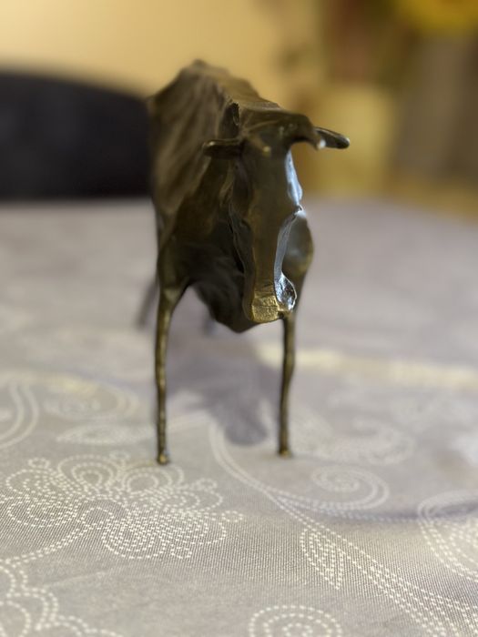 Бронзовий оригінальний бичок