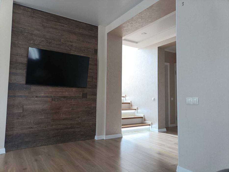 Двоповерховий сучасний будинок. р-н  Яр