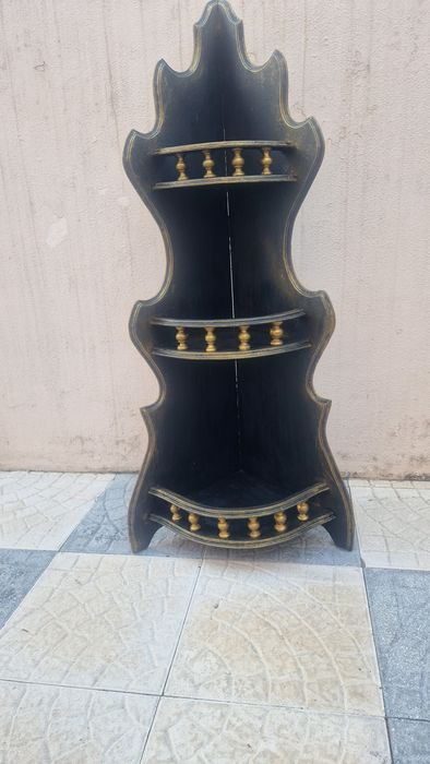 Móvel de canto em madeira maciça