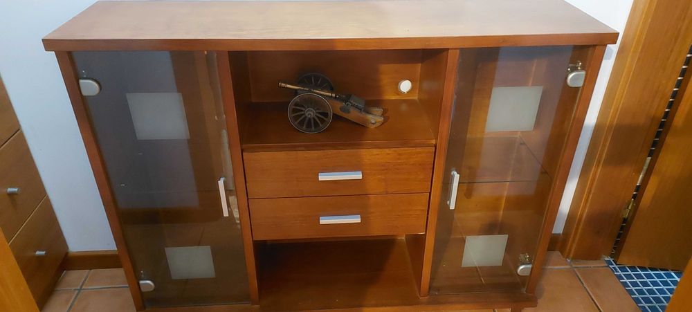 Móvel de corredor ou garrafeira