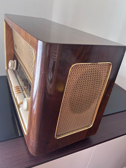 Rádio antigo com Fm Grundig
