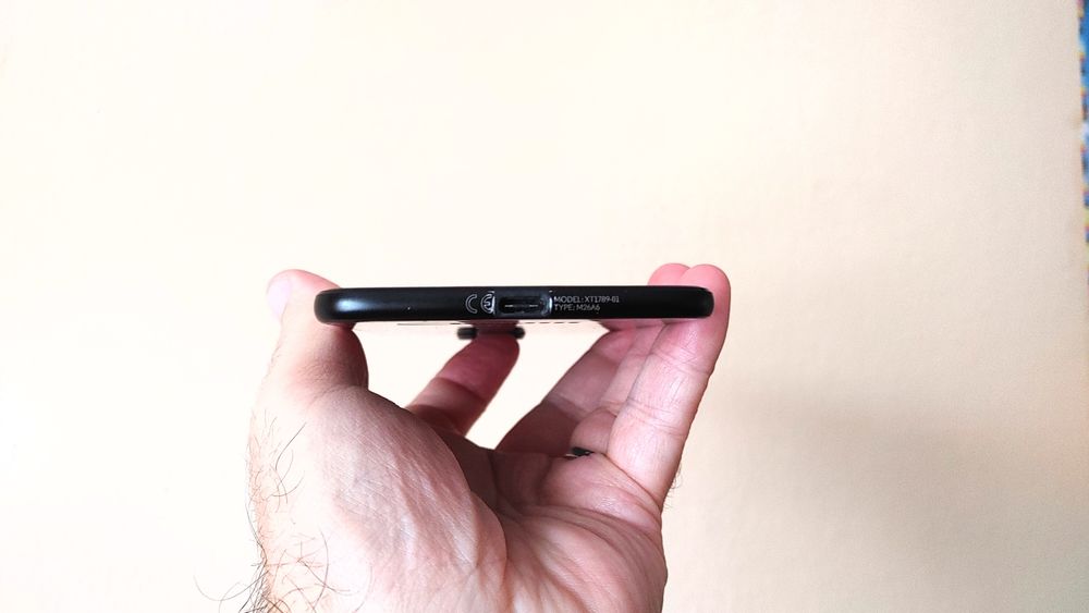 Легенда - Motorola Moto Z2 Force 4/64. Не б'ється екран! Snapdragon