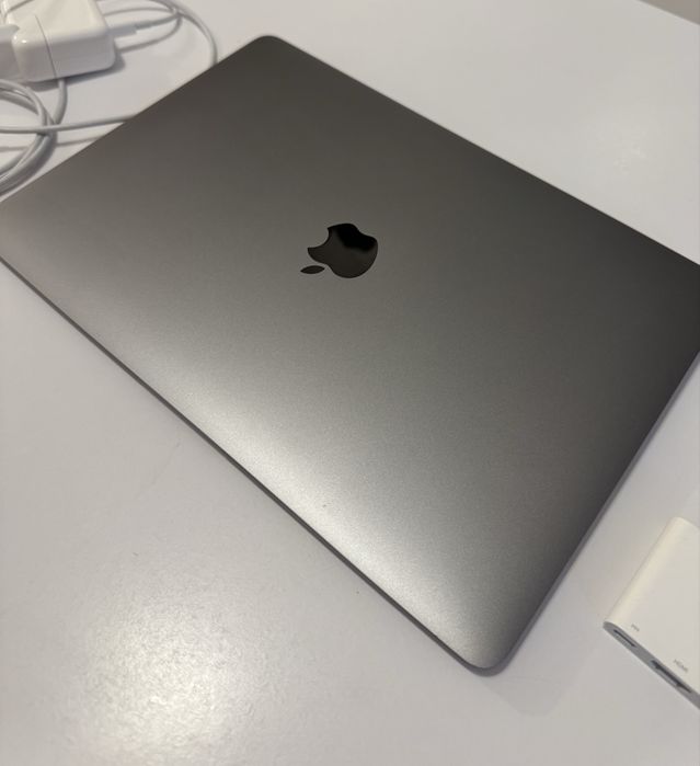 Mac book Air M1 + przejsciówka