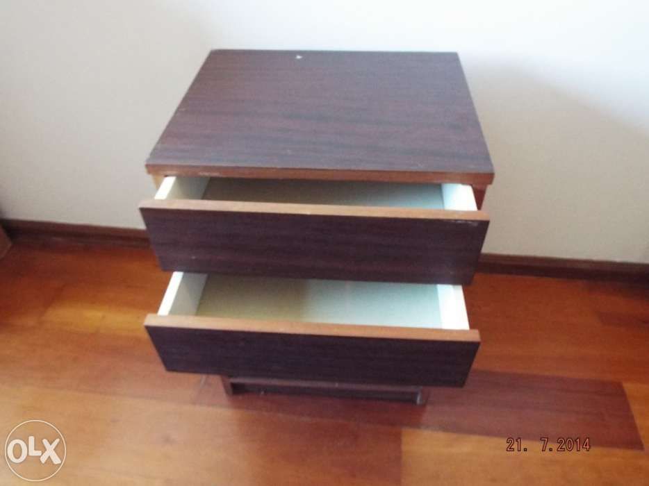 Mesa de cabeceira para restaurar