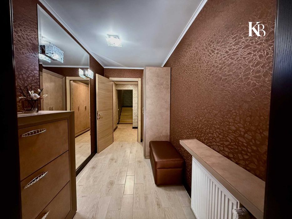Продаж 2-рівневої квартири , 2 паркомісця входять у вартість!