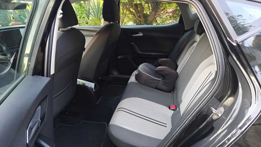 SEAT Leon 1.0 TSI Style Plus 110cv | Digital Cockpit | GPS 10" | Câmara | Keyless | LED
