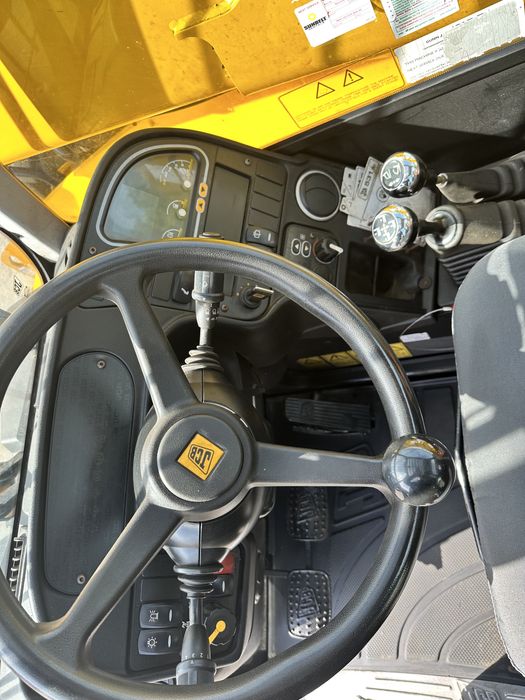 Телескопический погрузчик JCB