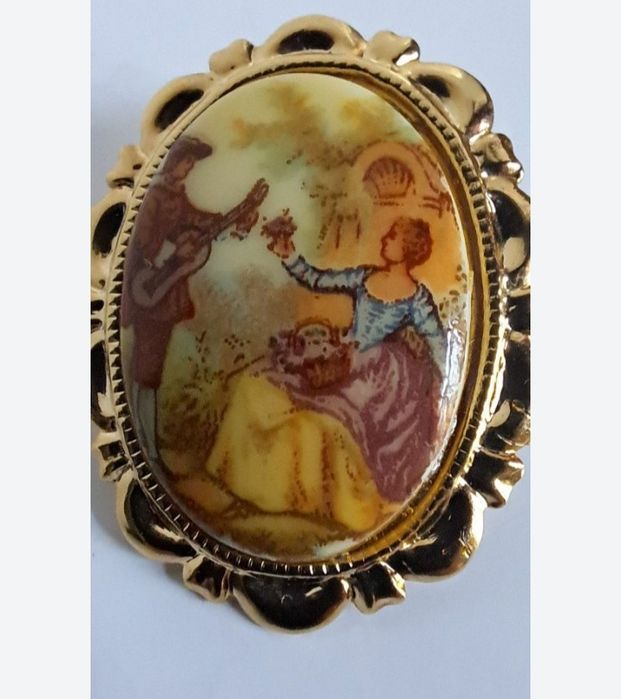 Stara broszką porcelanka nowa