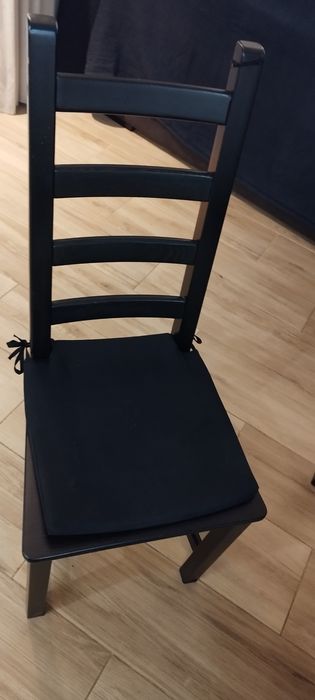 Mesa de jantar e cadeiras