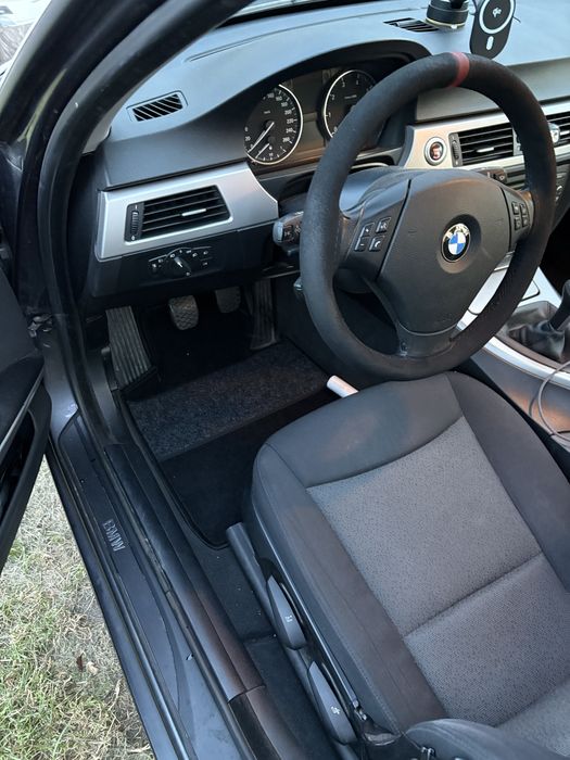 BMW E90 318i benzyna