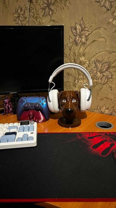 Прикольный ушедержатель в виде собаки.