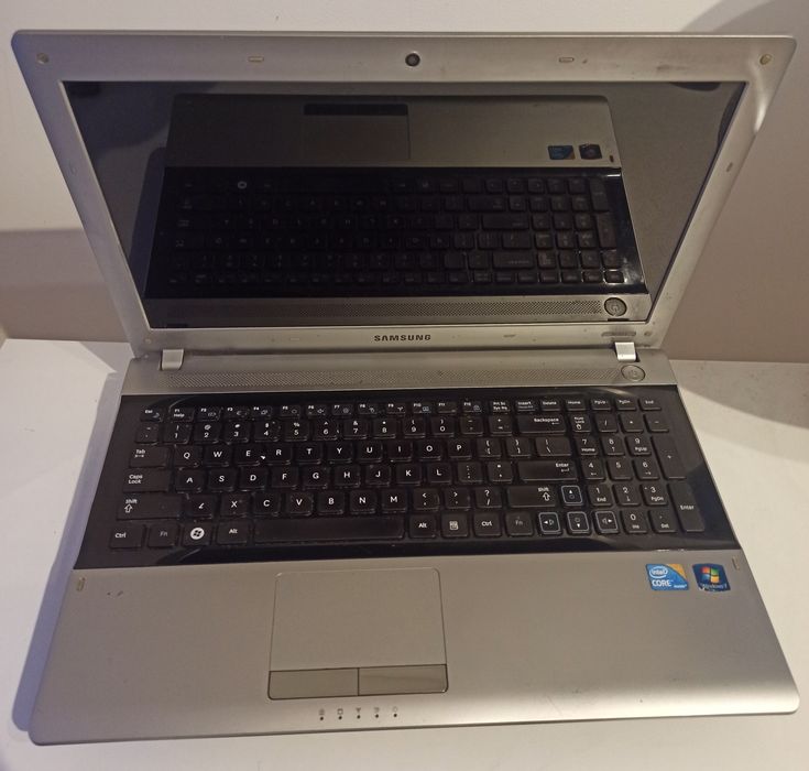 Laptop SAMSUNG RV511 Intel core I3 używany