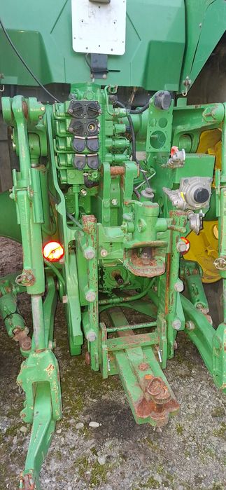 Ciągnik JOHN DEERE 8220