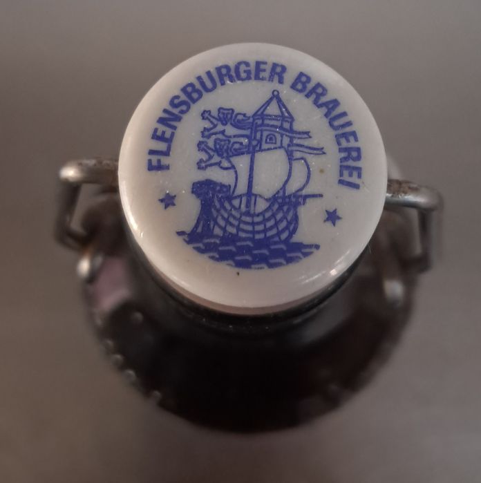 Garrafa vazia cerveja Flensburger Pilsener