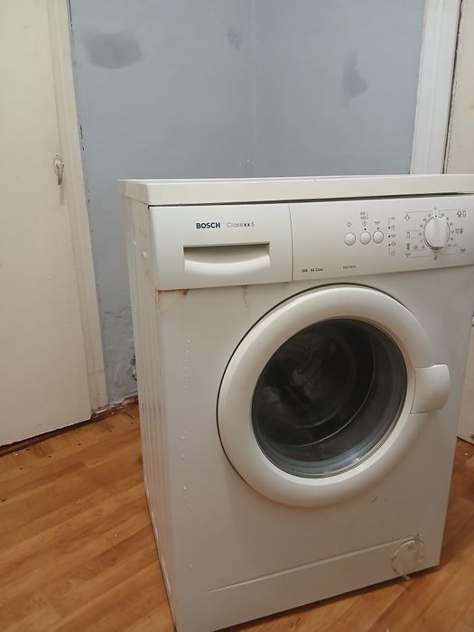 Продам пральну машинку тіки вона протікає трошки почистити фільтр