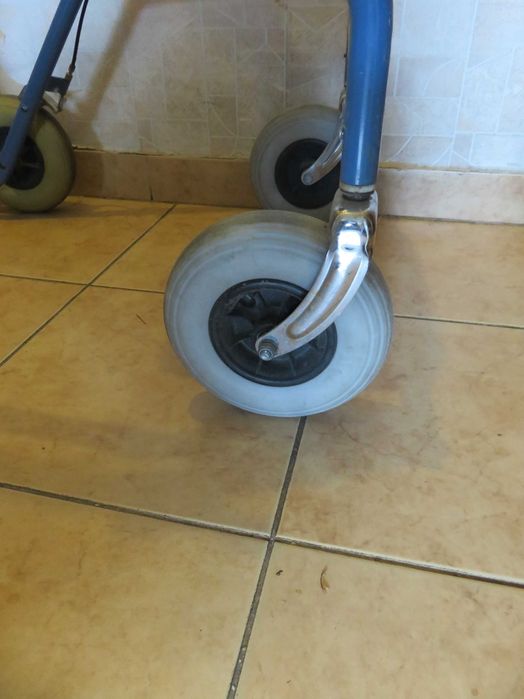 Ходунки для пожилых и  инвалидов.Ролатор, роллер.