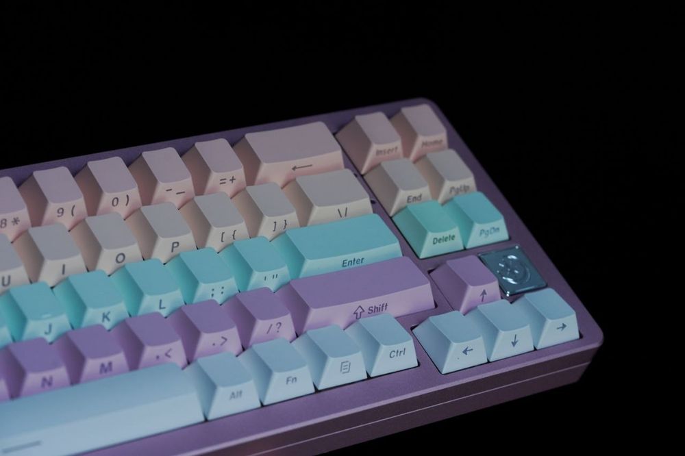 Игровая клавиатура YUNZII AL71 — механические переключатели и стильный