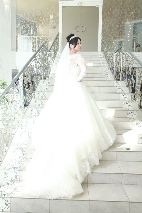 Продам шикарну весільну сукню