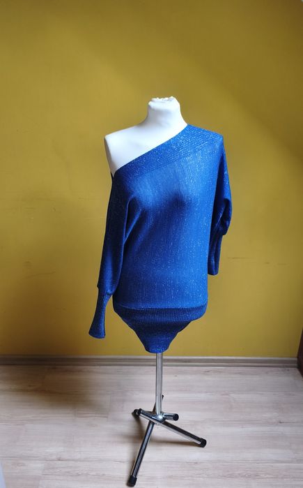 Chabrowy Sweter Hiszpanka ze Srebrną Nitką – Blask i Styl