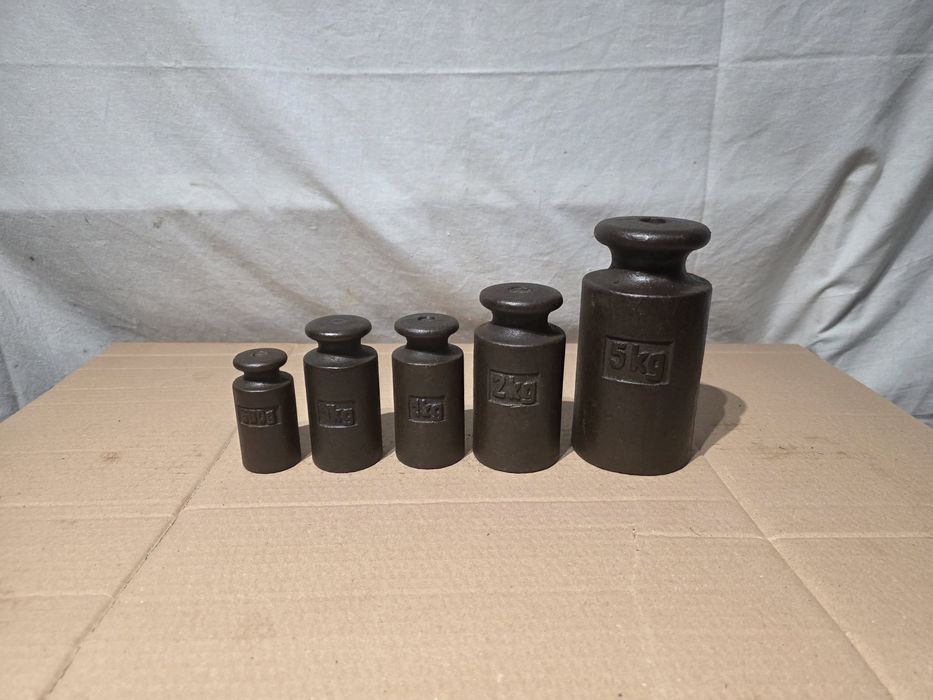 10. Odważniki handlowe PRL - zestaw 0.5-5kg