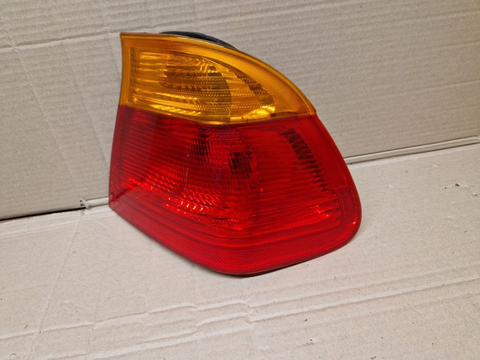 Lampa prawa tylna prawy tył BMW E46 przedlift sedan