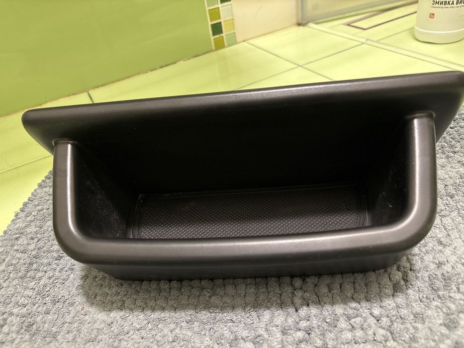 Органайзер для дрібниць автомобіль id4 (на екран)