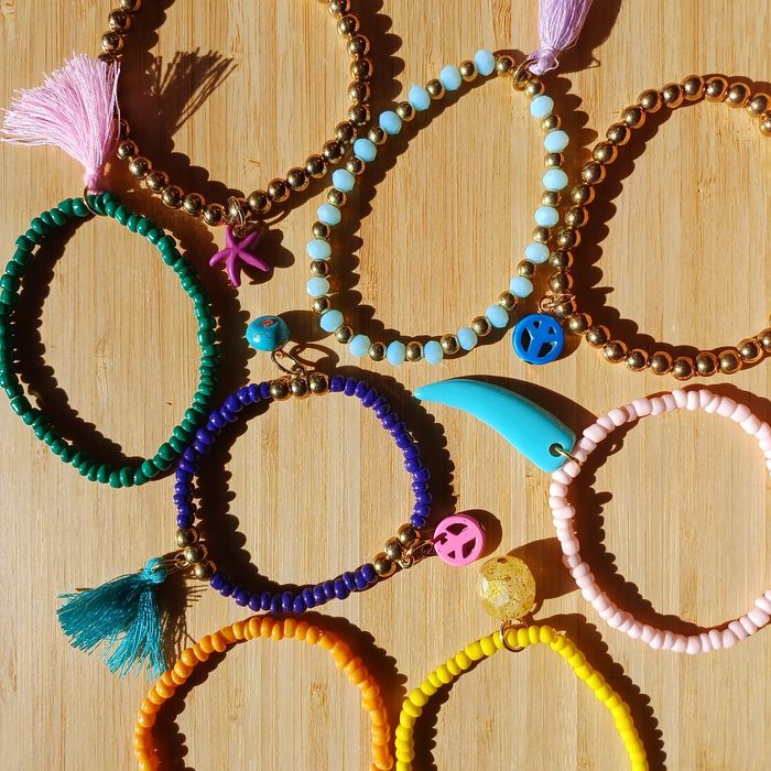 Conjunto de pulseiras modernas e fashionista missangas pérolas e cristais