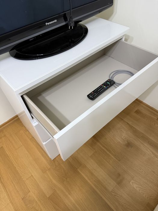 Komoda malm bialy polysk z szyba nowa