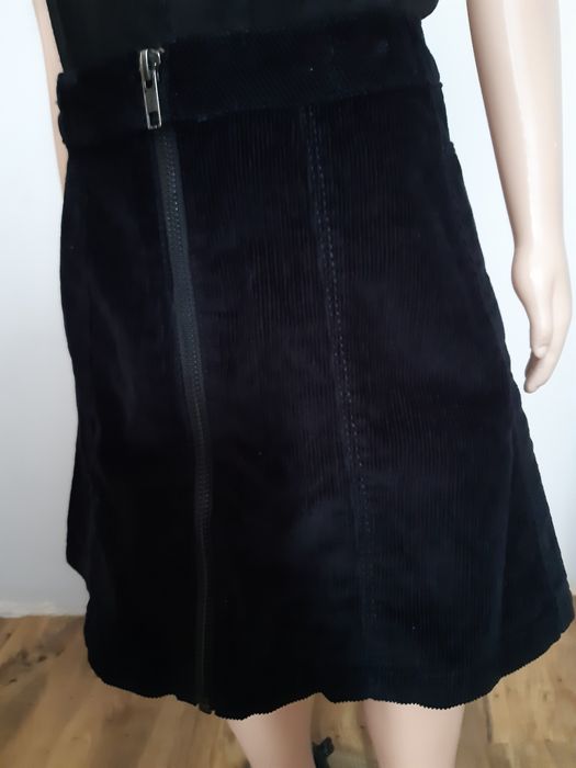 Spódniczka czarna elegancka bez wad. 
Polecam moje inne oferty znajdzi