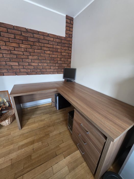 Funkcjionalne biurko o wymiarze 160/180