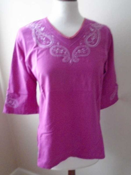 Blusa rosa fúchsia com bordado