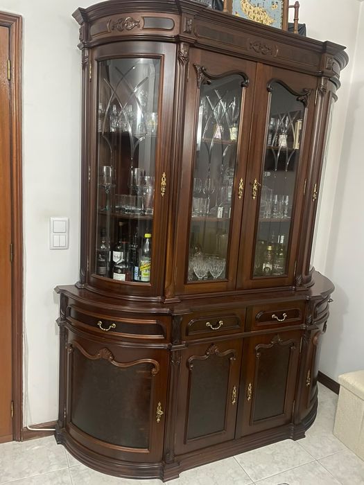 Móvel de sala com cristaleira