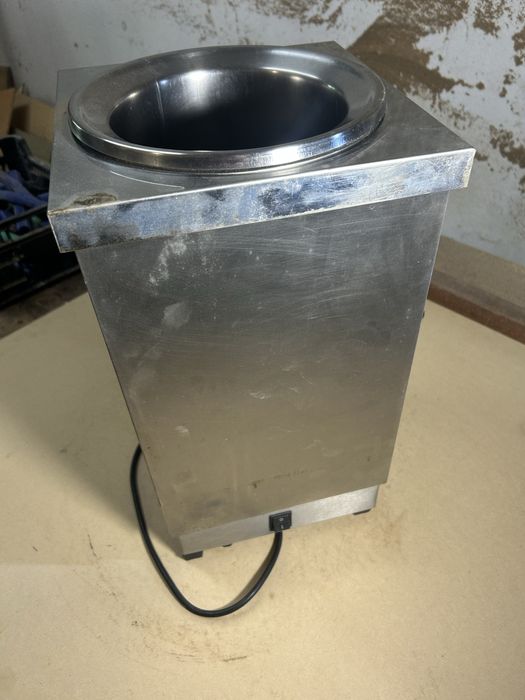 Cuba de pastelaria para leite e cafe quente