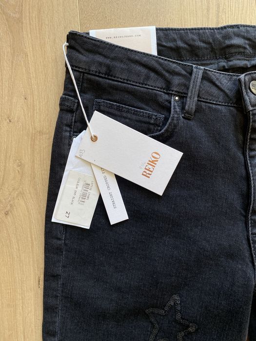 Spodnie, jeansy, dżinsy z ozdobnymi gwiazdkami z cekinów, ćwieków