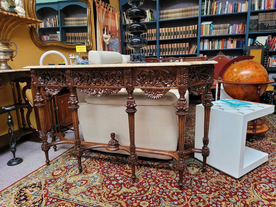 Consola em madeira toda trabalhada com tampo em p