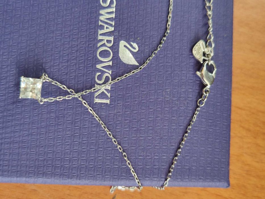 colar da marca swarovski