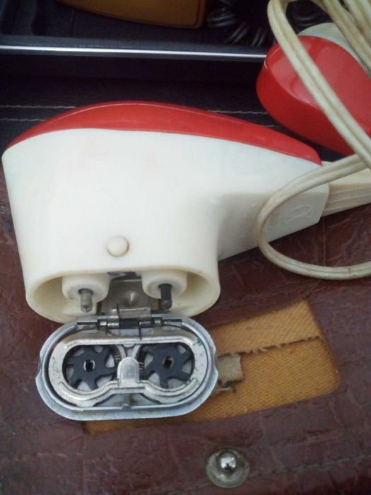 Продаю электробритвы.