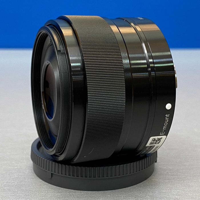 Sony E 35mm f/1.8 OSS