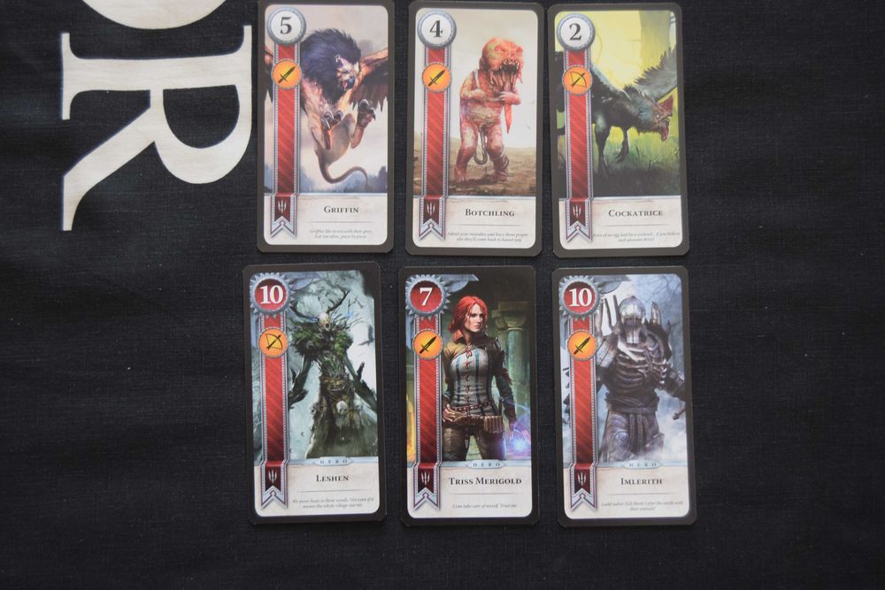 Jogo PS4 The Witcher 3 e Gwent Deck (Hearts of Stone)