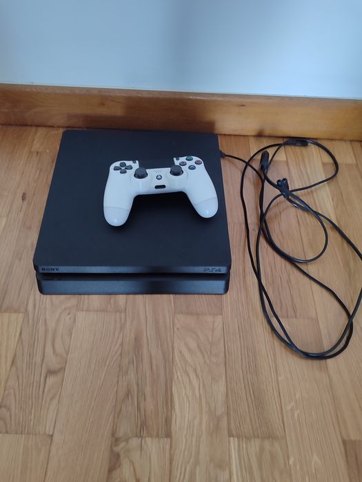 PlayStation 4 slim